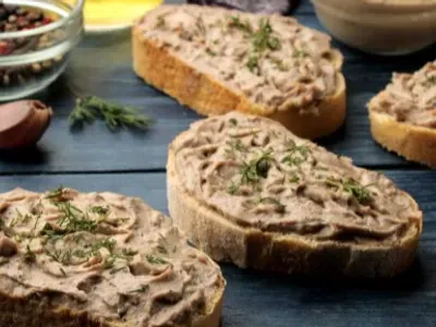 Паштет з консервованої квасолі з плавленим сиром та яйцями