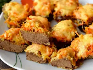 Фото: Печінка по-французьки з овочами та сиром