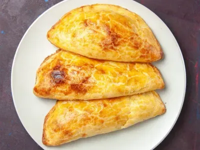 Пиріжки з картоплею та цибулею