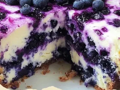 Пісочний пиріг з кисломолочним сиром та чорницями