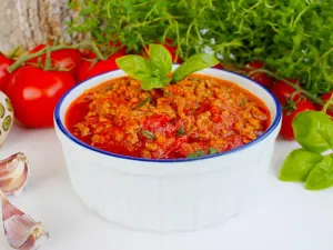 Фото: Простий соус Болоньєзе з фаршем