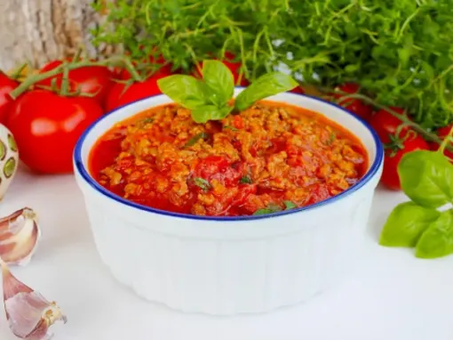 Фото: Простий соус Болоньєзе з фаршем