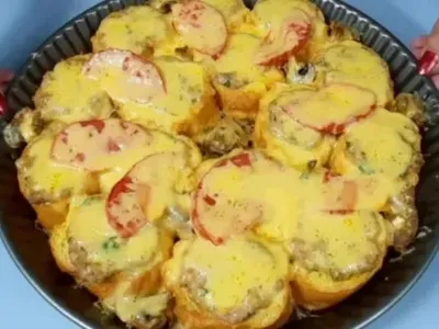 Гарячі багетики з фаршем