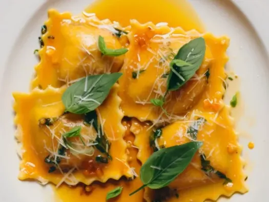 Ніжні равіолі з гарбузово-сирною начинкою