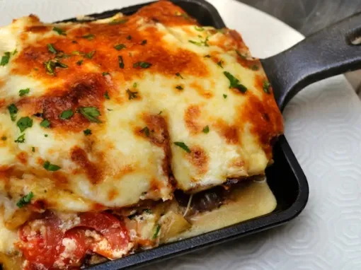 Фото: Риба з картоплею запечені під майонезом