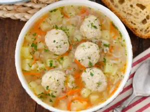 Фото: Рисовий суп з фрикадельками зі свинини