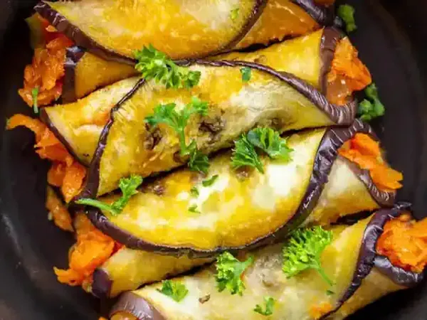 Фото: Баклажанові рулети з корейською морквою