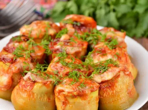 Фото: Запечені рулетики з кабачків з фаршем і сиром