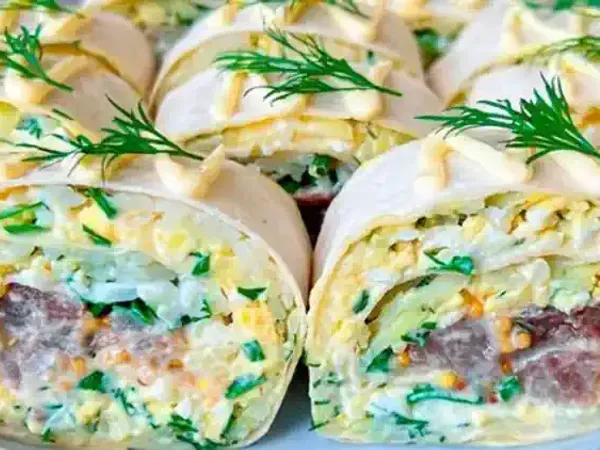 Фото: Рулетики з оселедцем у лаваші