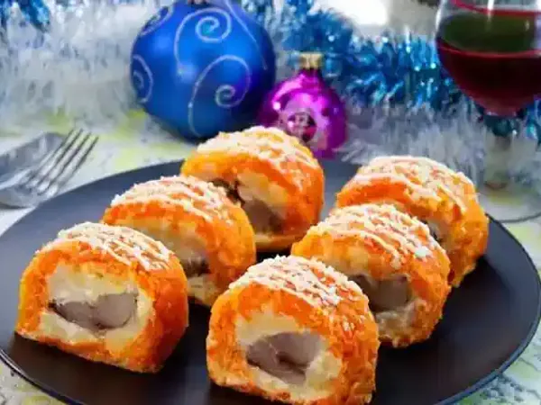 Морквяні рулетики з картоплею, яйцями та оселедцем