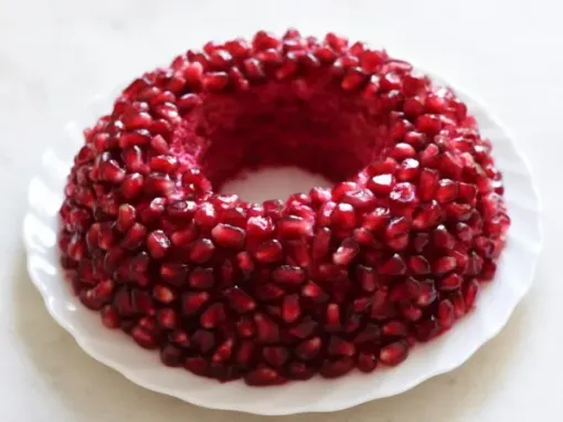 Фото: Салат "Гранатовий браслет"