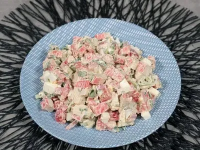 Салат із крабовими паличками та солодким перцем