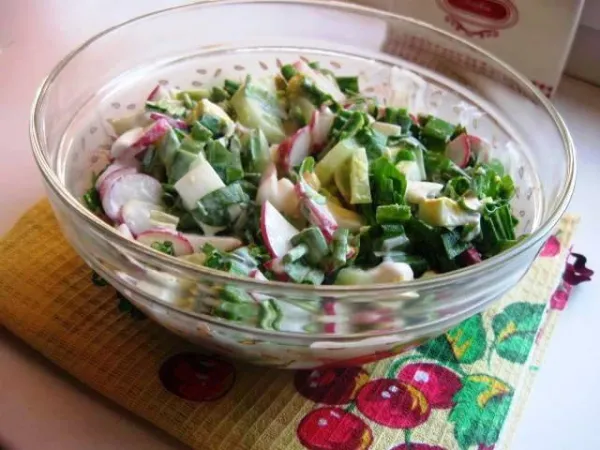 Салат з черемші і редиски