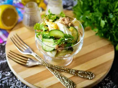 Салат з тунцем