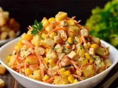 Фото: Салат з корейською морквою та копченою куркою