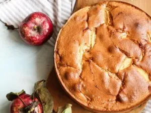 Шарлотка з яблуками