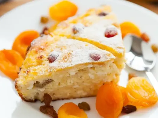Сирна запіканка з родзинками та курагою