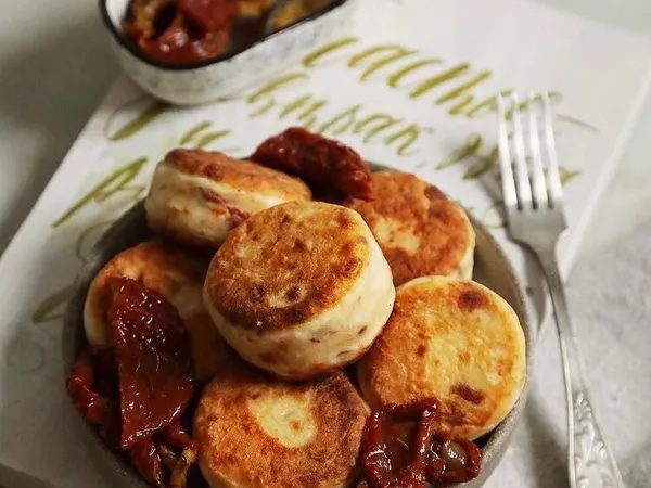 Сирники з в'яленими помідорами