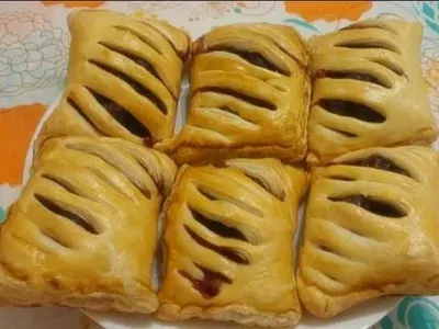 Фото: Слойка з вишнями