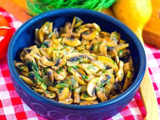 Фото: Ароматні смажені печериці з цибулею