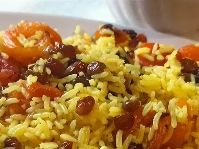 Солодкий плов з сухофруктами