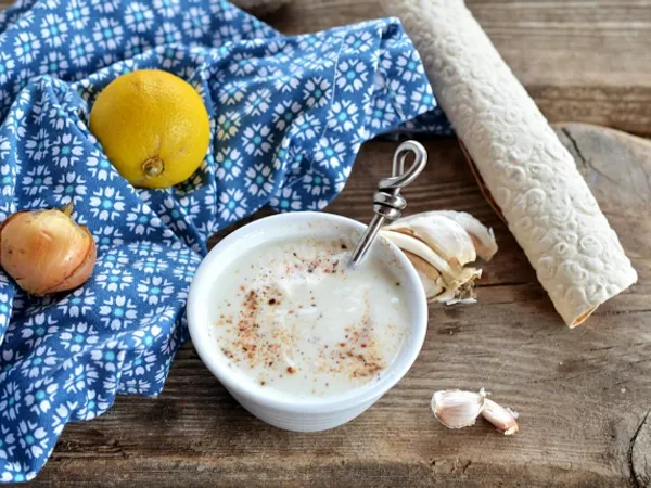 Фото: Соус для шаурми класичний з часником та ряжанкою