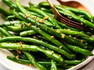 Спаржева квасоля з часником