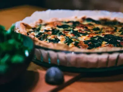 Фото: Кіш з горбушею та шпинатом