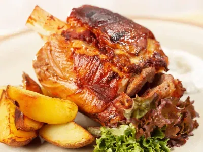 Фото: Свиняча рулька