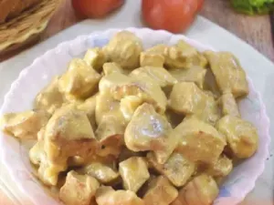Свинячий гуляш зі сметаною