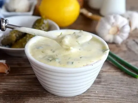 Класичний соус тартар із солоними огірками