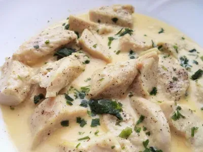 Фото: Індиче філе, тушковане зі сметаною