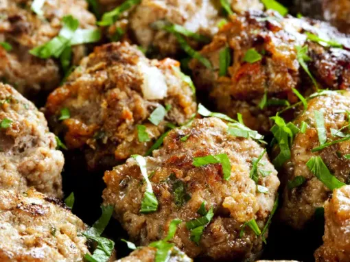 Фото: Тефтелі з кускусом у томатному соусі