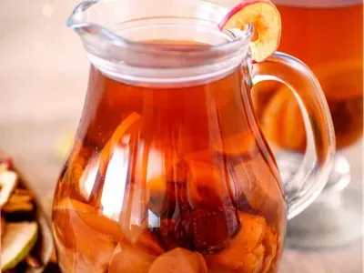 Узвар з чорносливом та родзинками