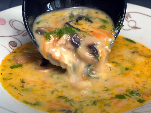 Вершковий грибний суп