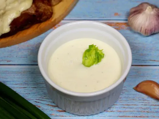 Вершково-часниковий соус