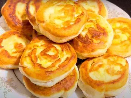 Фото: Солодкі яблучні равлики з кефірного тіста