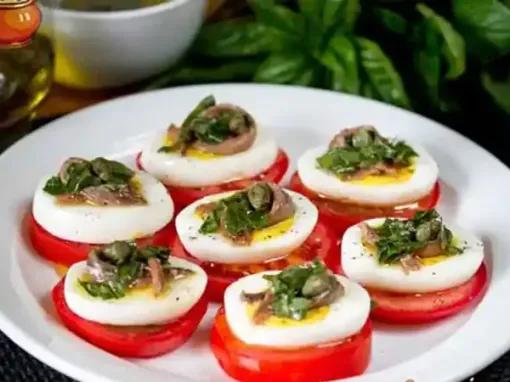 Фото: Яйця по-неаполітанськи з анчоусами та помідорами