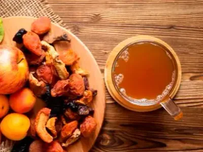 Фото: Узвар з маком та гвоздикою