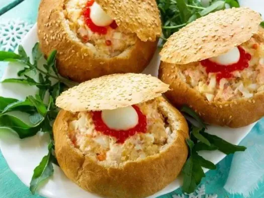 Креветки в булочках з ананасом та сиром