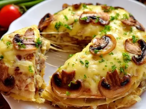 Млинцевий торт з грибами та сиром