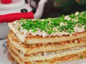 Закусочний торт із консервованою рибою