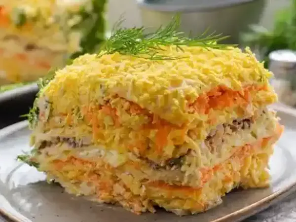 Фото: Закусочний вафельний торт “Мімоза”