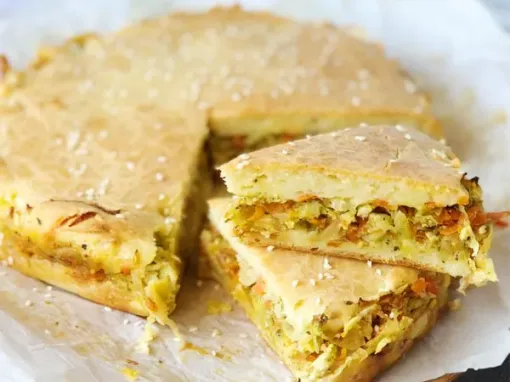 Фото: Заливний пиріг з тушкованою капустою на кефірі