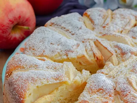Ніжний яблучний заливний пиріг на кефірі