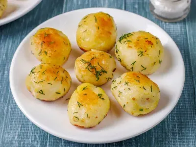 Фото: Запечена молода картопля з паприкою