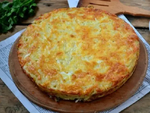 Запіканка з тертої картоплі, сиру та часнику