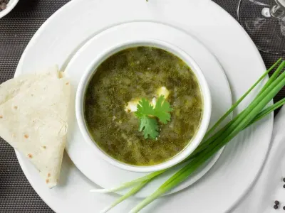 Зелений борщ (зі шпинатом)